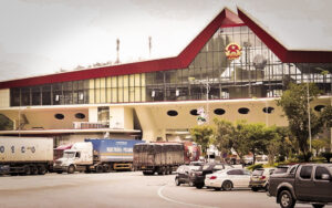 Hình ảnh tấp nập tại cửa khẩu Chi Ma Lạng Sơn