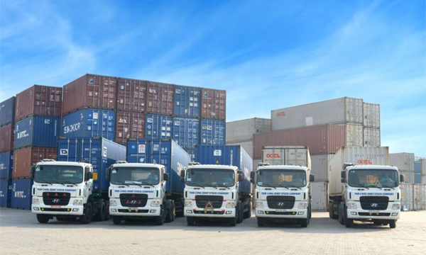 Xe tải đang đợi vận chuyển 